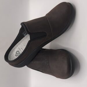 New In Box Clarks Cloudsteppers Sillian Clog Mules Slip On Dark Brown Size 7